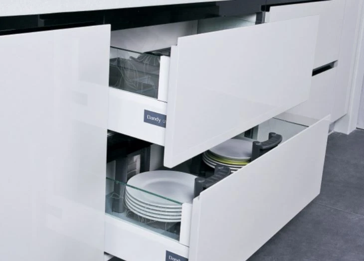 Customized Lacquer Kitchen Cabinetry